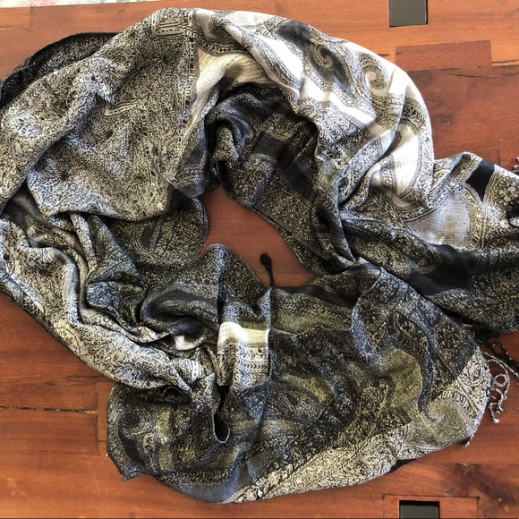 Scarf - Picture 1 of 8